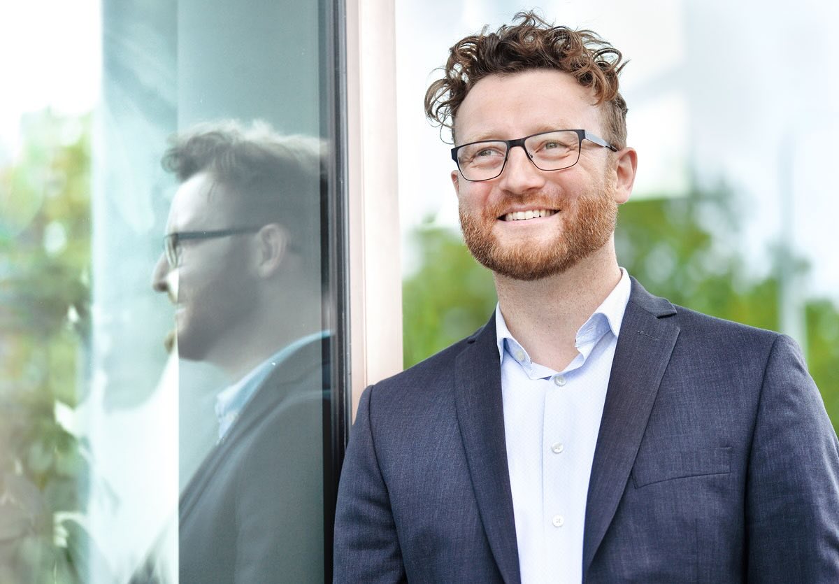 Porträt von Tobias Benecke, zertifizierter Energieeffizienz-Experte und Gründer der Energieberatung BeneFit, als Ansprechpartner für Sanierung und Fördermittelberatung