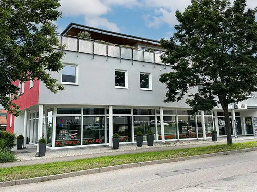Logo und Bild der Walz Badmanufaktur, einem Partner von Unocconi aus Gerlingen bei Stuttgart, spezialisiert auf professionelle Badsanierung, Badmodernisierung und den fachgerechten Einbau von energieeffizienten Duschrinnen und Duschrohren mit Wärmerückgewinnung im Badezimmer